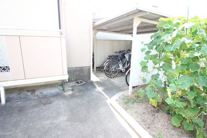 物件外観写真5　(駐車場)