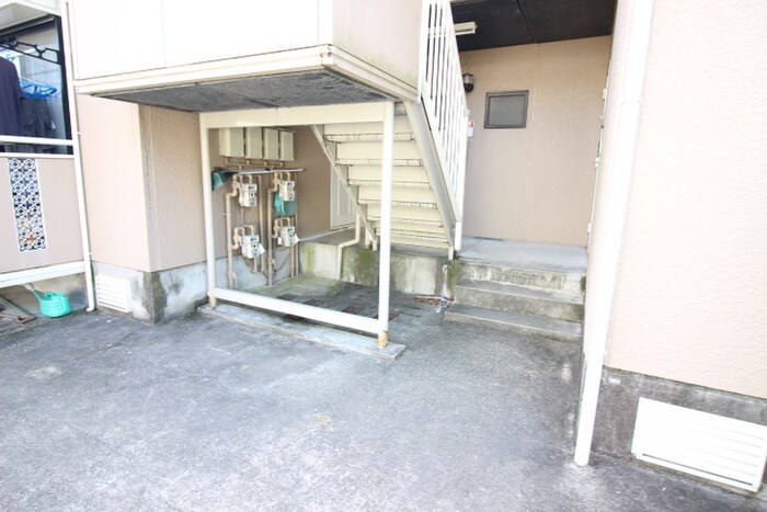 物件外観写真6　(エントランス部分)