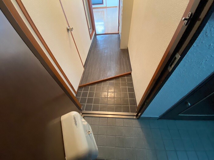 物件内観写真4　(玄関)