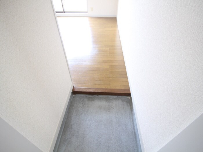 物件内観写真7　(玄関)