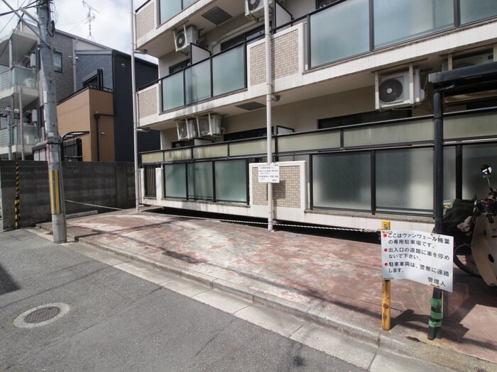 物件外観写真5　(駐車場)