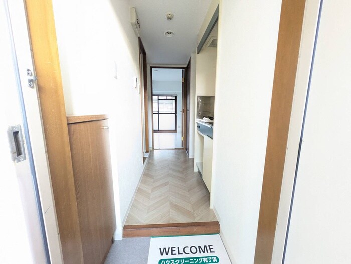 物件内観写真16　(玄関)