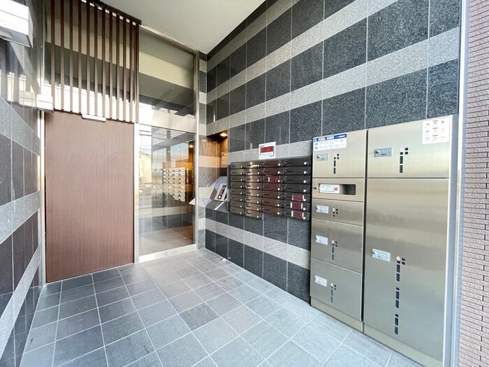 物件外観写真2　(エントランス部分)