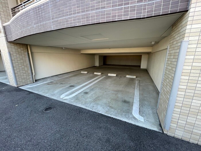 物件外観写真5　(駐車場)