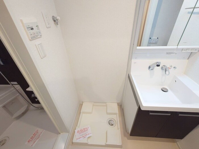 物件内観写真15　(洗濯機置場)