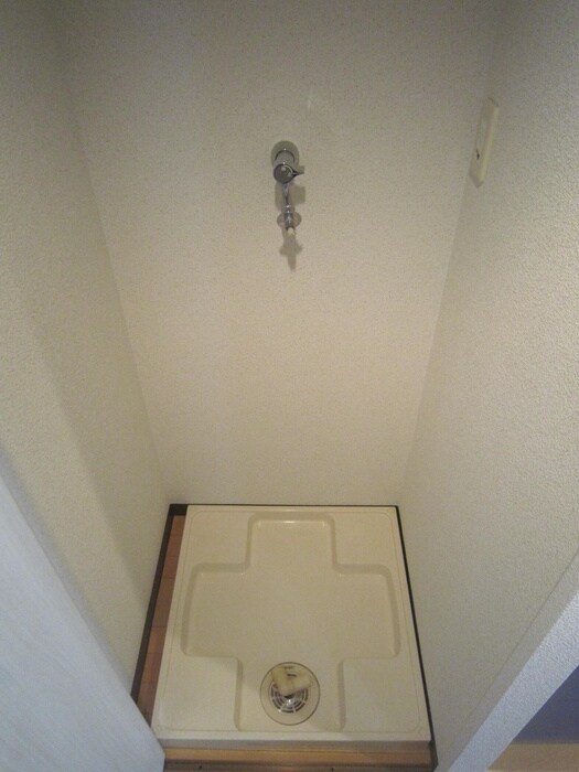 物件内観写真11　(洗濯機置場)