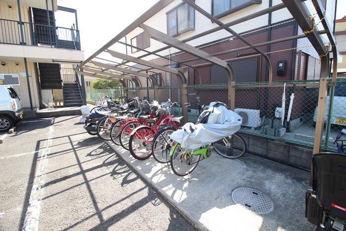 物件外観写真2　(駐輪場)