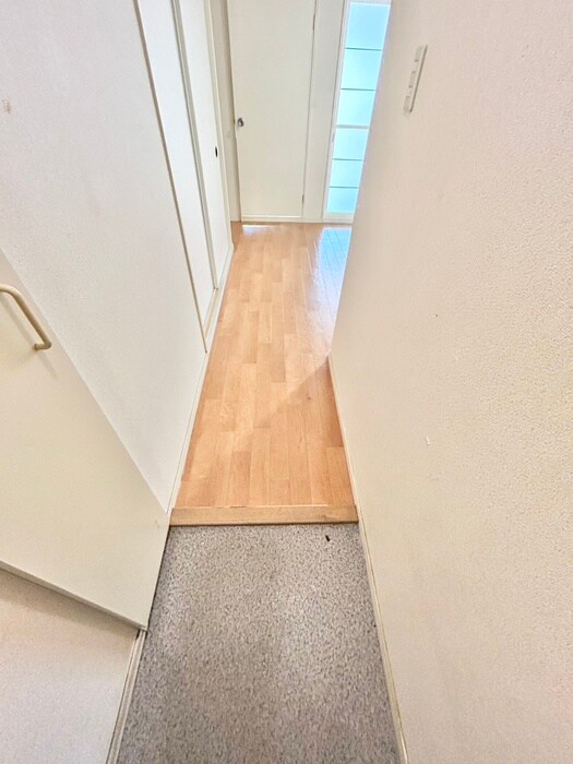 物件内観写真13　(玄関)