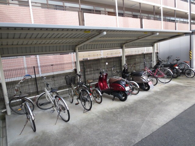 物件外観写真3　(駐輪場)