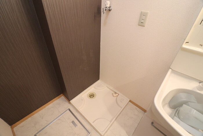 物件内観写真16　(洗濯機置場)