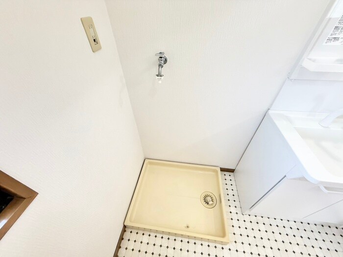 物件内観写真15　(洗濯機置場)