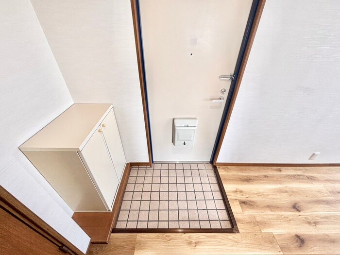 物件内観写真16　(玄関)