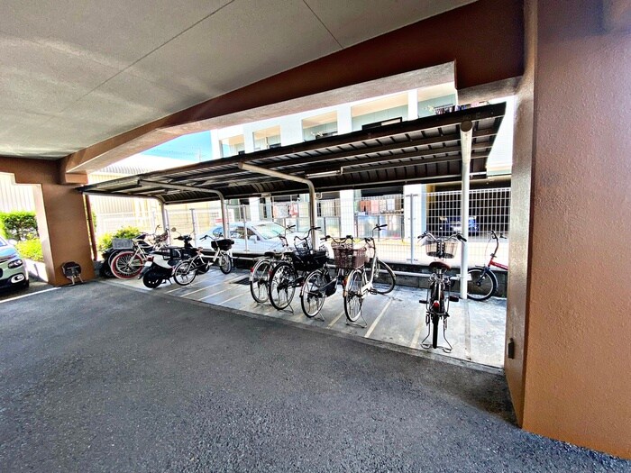 物件外観写真3　(駐輪場)