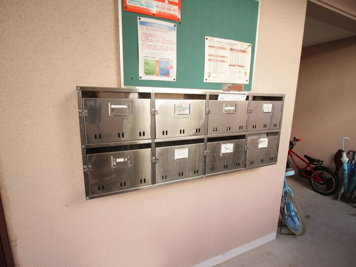 物件外観写真6　(エントランス部分)