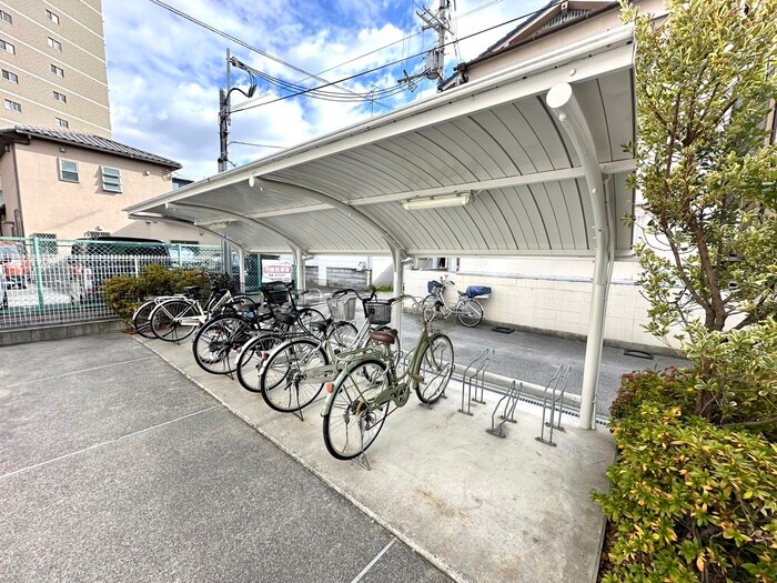 物件外観写真3　(駐輪場)