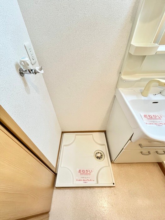 物件内観写真10　(洗濯機置場)