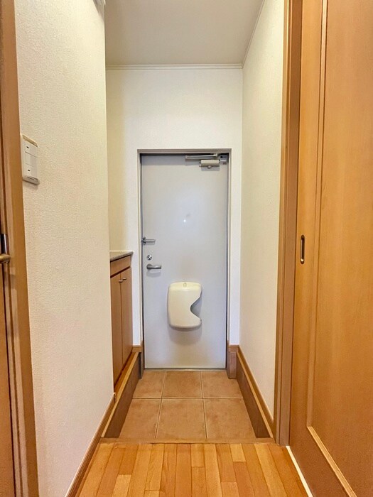物件内観写真12　(玄関)