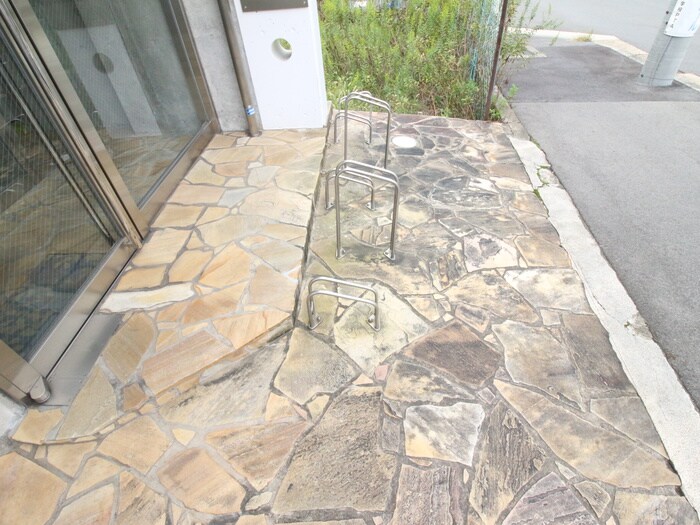 物件外観写真5　(駐輪場)