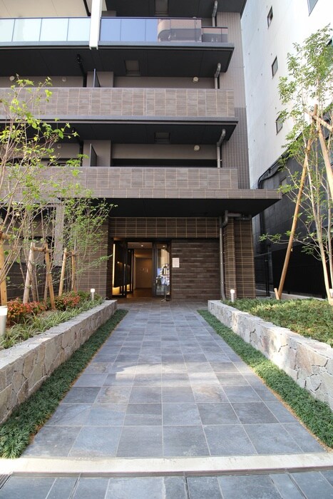 物件外観写真2　(エントランス部分)