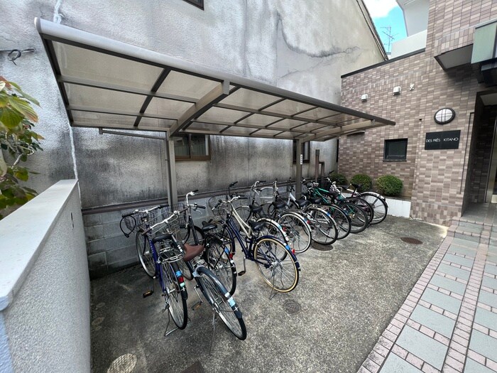 物件外観写真2　(駐輪場)