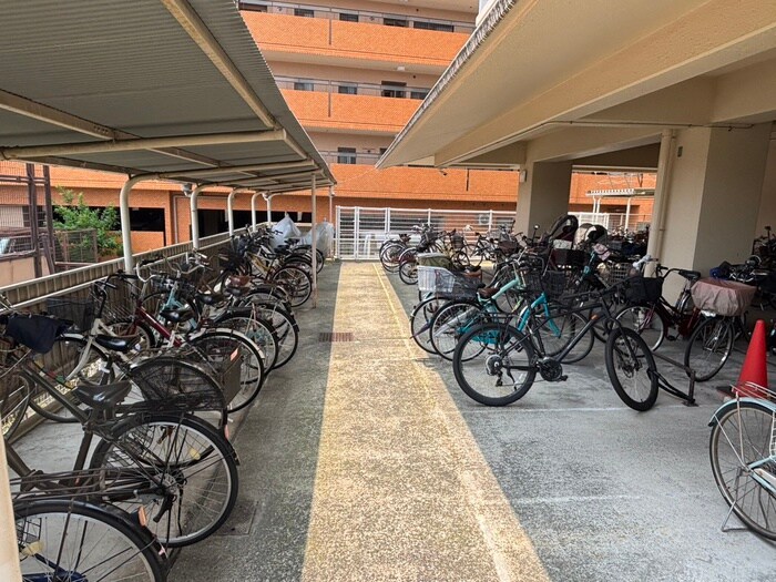 物件外観写真4　(駐輪場)