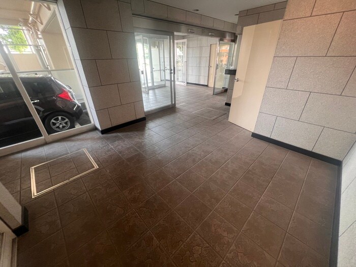 物件外観写真5　(エントランス部分)