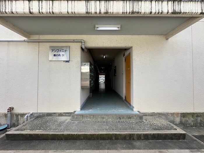 物件外観写真3　(エントランス部分)