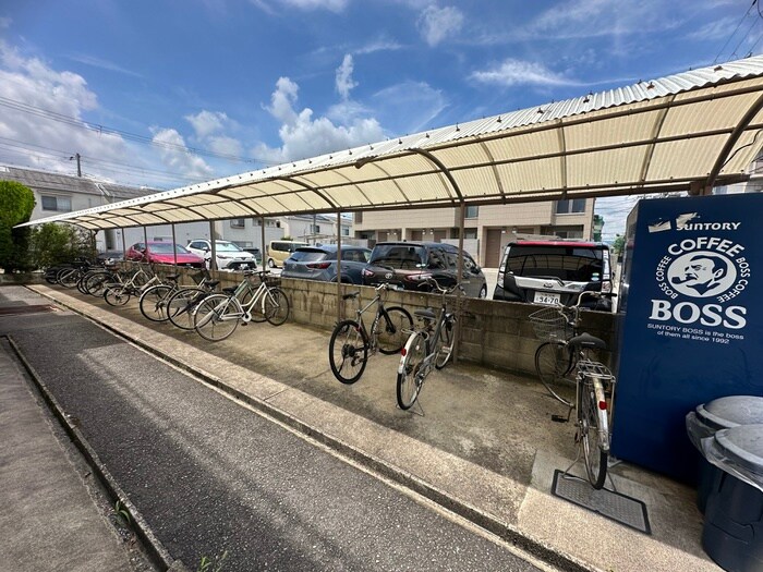 物件外観写真4　(駐輪場)