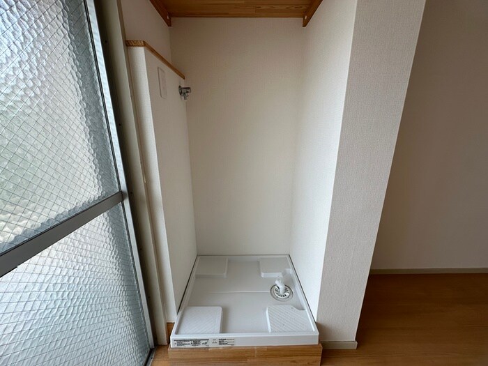 物件内観写真10　(洗濯機置場)