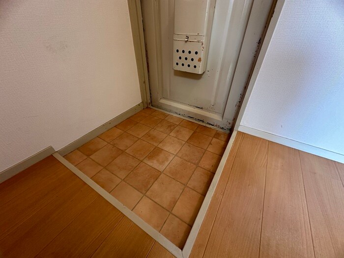 物件内観写真16　(玄関)