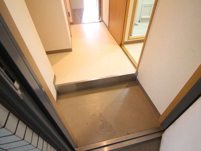 物件内観写真16　(玄関)