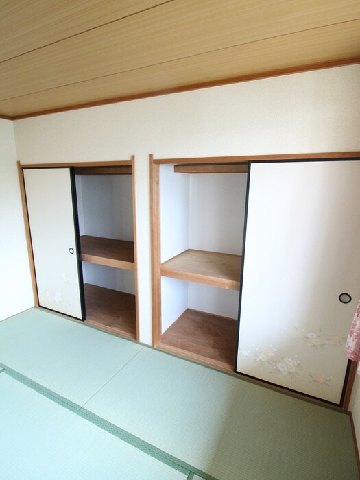 物件内観写真12　(収納)