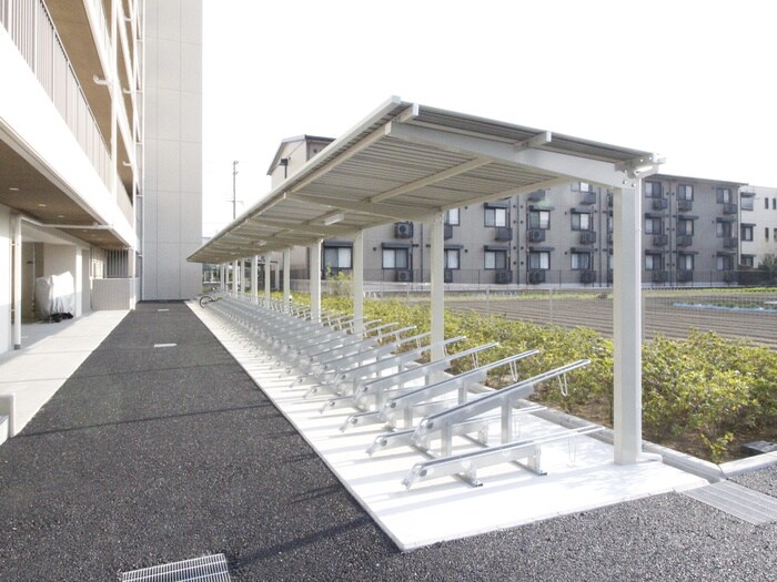 物件外観写真4　(駐輪場)