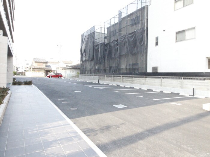 物件外観写真6　(駐車場)