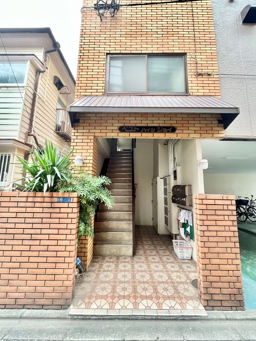 物件外観写真4　(エントランス部分)