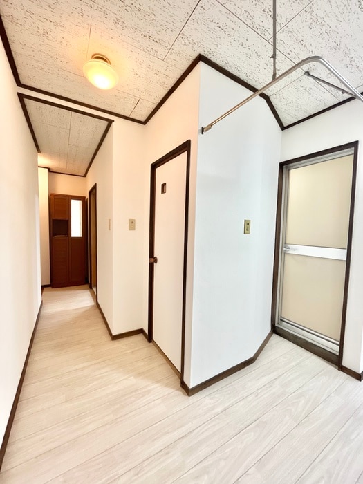 物件内観写真14　(廊下)