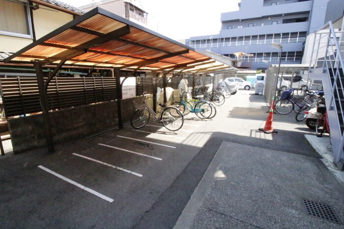 物件外観写真3　(駐輪場)