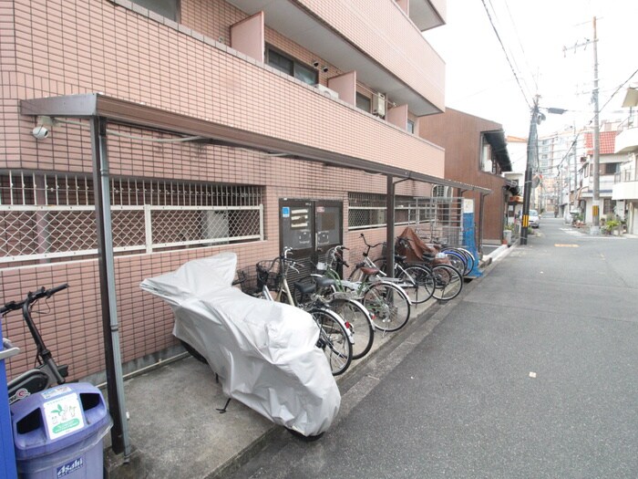 物件外観写真4　(駐輪場)