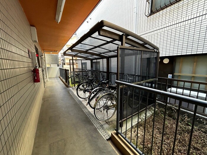 物件外観写真4　(駐輪場)