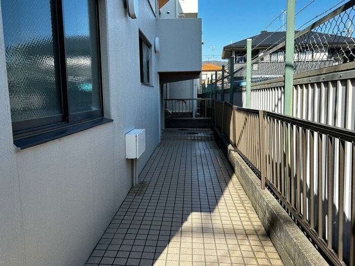 物件外観写真5　(エントランス部分)