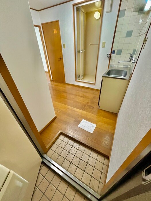 物件内観写真8　(玄関)