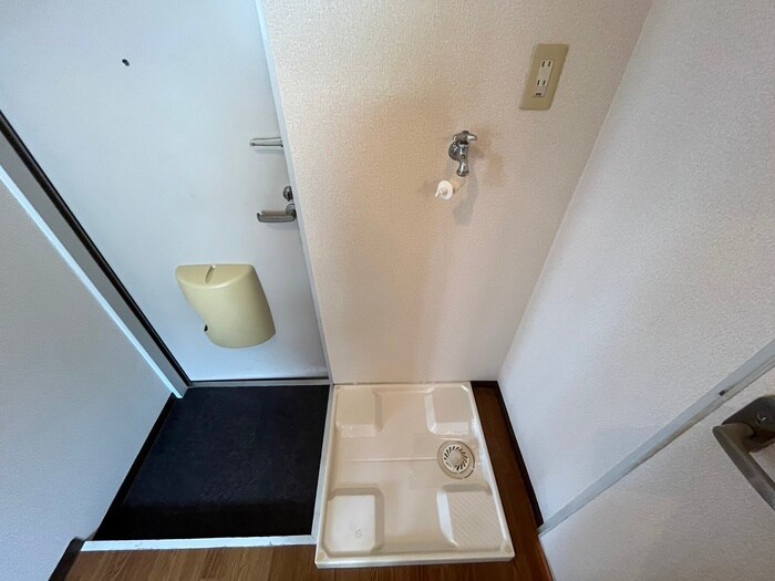 物件内観写真12　(洗濯機置場)