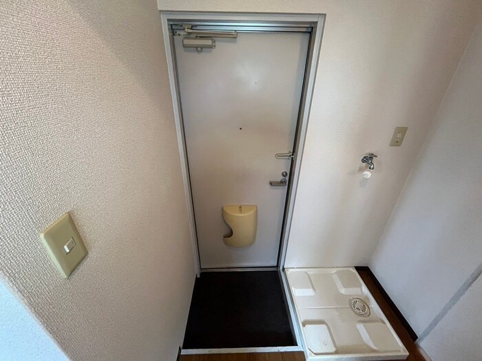 物件内観写真13　(玄関)