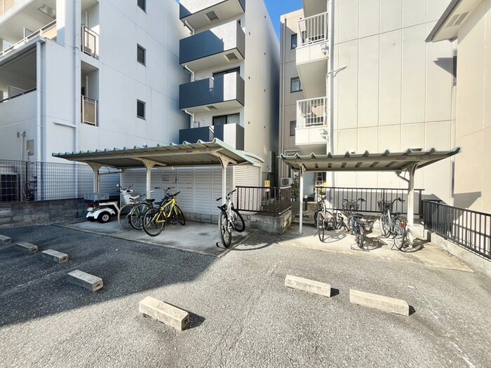 物件外観写真3　(駐輪場)