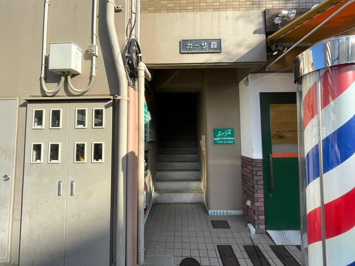 物件外観写真5　(エントランス部分)