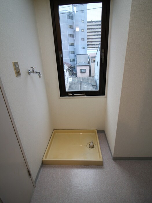 物件内観写真10　(洗濯機置場)