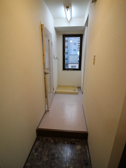 物件内観写真11　(玄関)