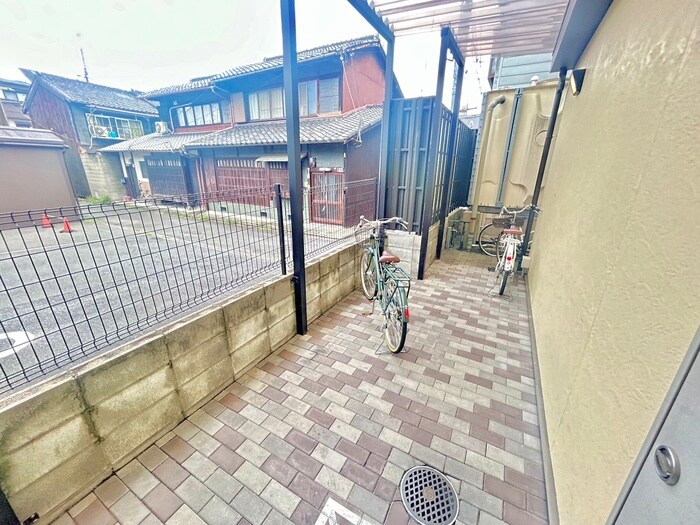 物件外観写真3　(駐輪場)