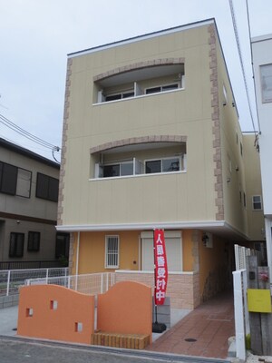 九月の空外観写真