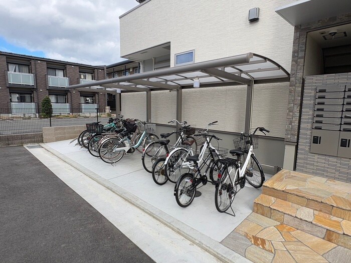 物件外観写真3　(駐輪場)